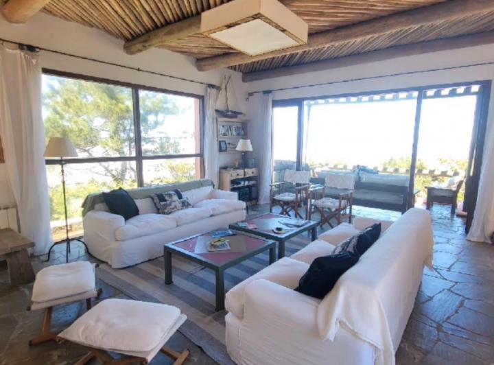 Casa · 300m² · 5 Ambientes