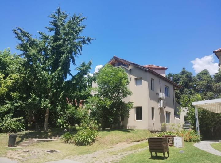 Casa · 170m² · 4 Ambientes · 1 Cochera