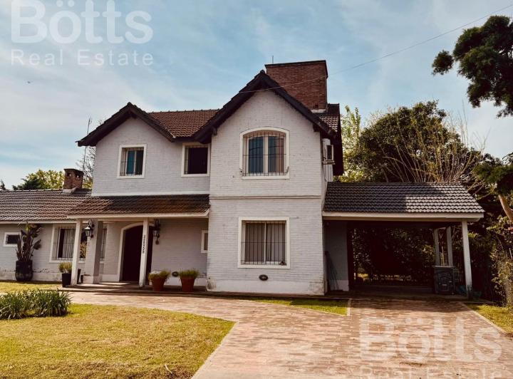 Casa · 350m² · 6 Ambientes