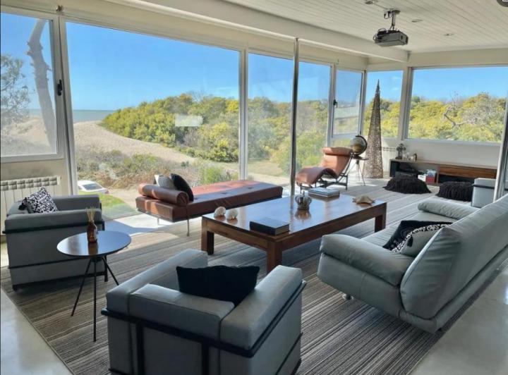 Casa · 300m² · 6 Ambientes