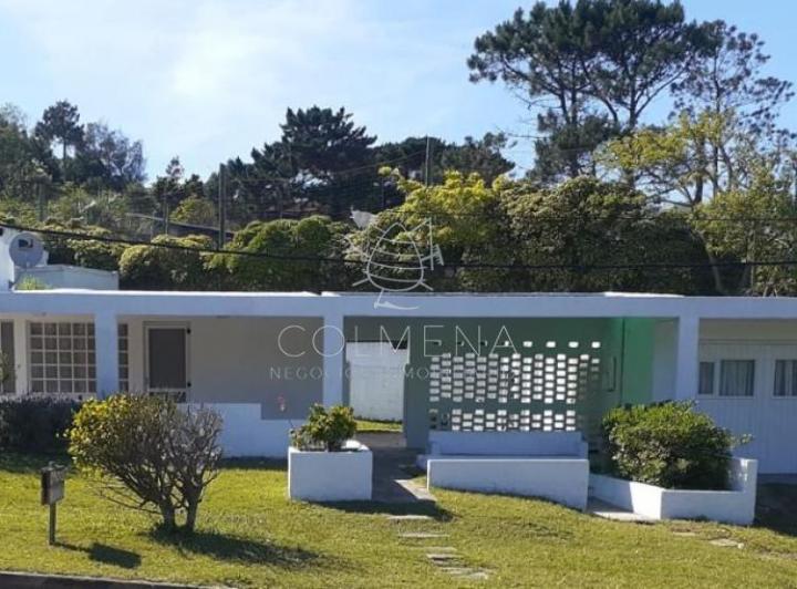Casa · 5 Ambientes · 1 Cochera