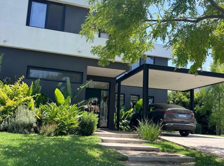 Casa · 280m² · 4 Ambientes