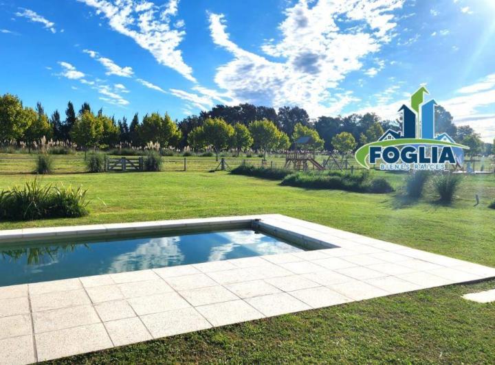 Casa · 210m² · 4 Ambientes · 2 Cocheras