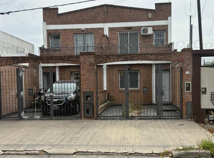 Casa · 1m² · 5 Ambientes · 1 Cochera
