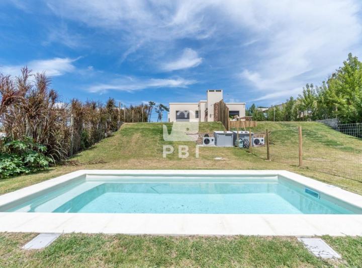 Casa · 510m² · 4 Ambientes · 1 Cochera