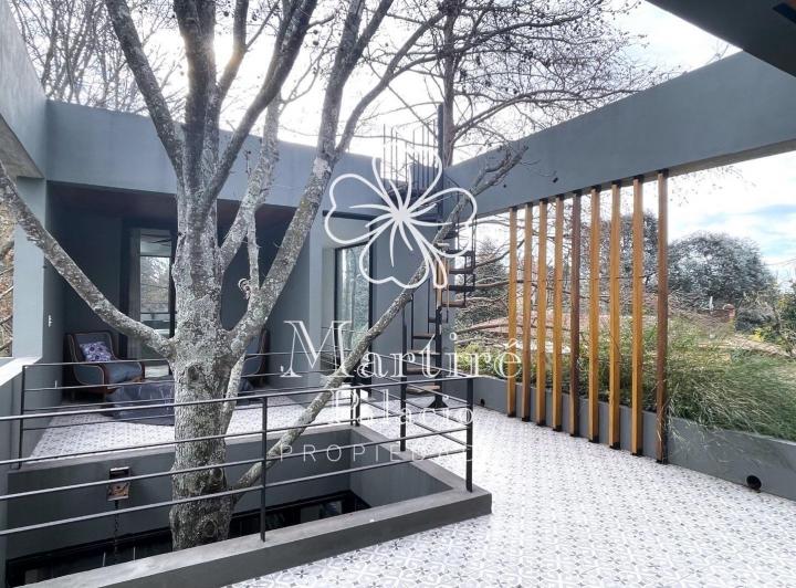 Casa · 2300m² · 5 Ambientes