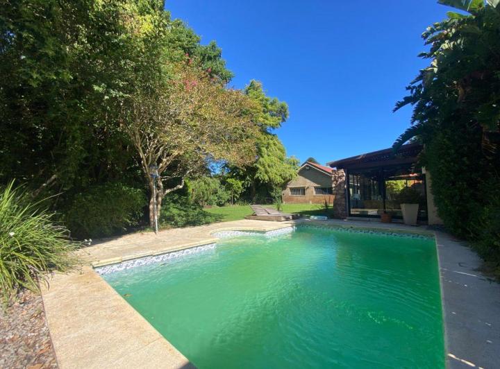 Casa · 304m² · 6 Ambientes · 1 Cochera