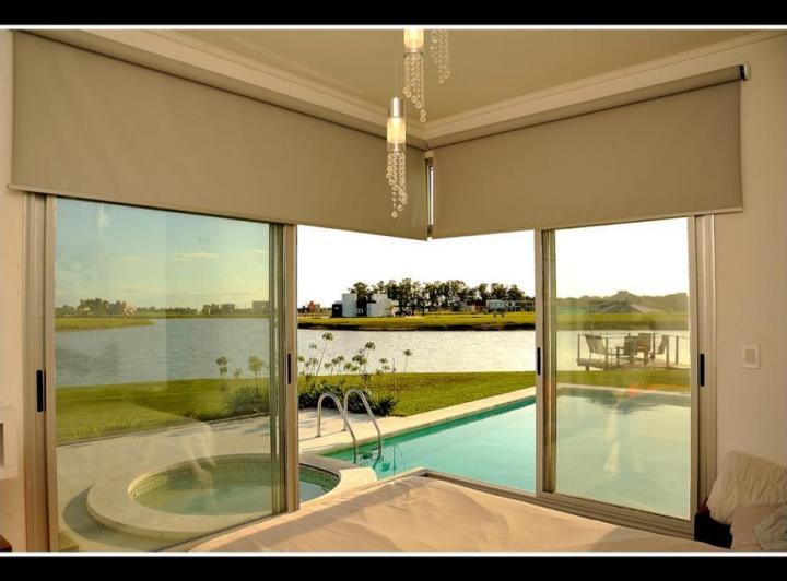 Casa · 140m² · 3 Ambientes · 2 Cocheras