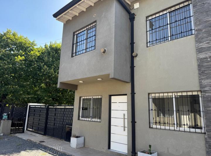 Casa · 90m² · 2 Dormitorios · 1 Cochera