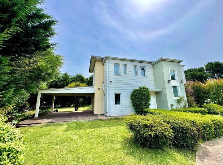 Casa · 150m² · 4 Ambientes · 7 Cocheras