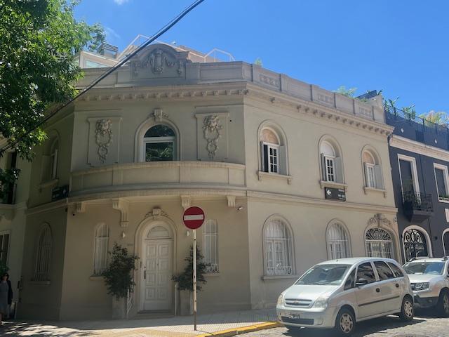 Casa · 450m² · 4 Ambientes · 1 Cochera