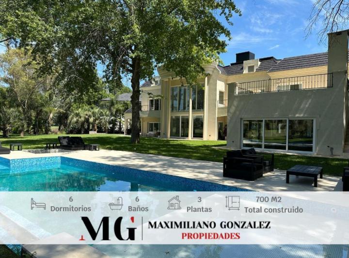 Casa · 700m² · 8 Ambientes · 1 Cochera