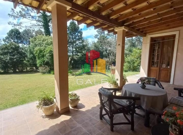 Casa · 1039m² · 4 Ambientes · 1 Cochera