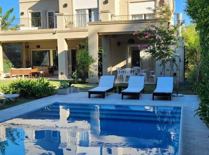 Casa · 290m² · 5 Ambientes · 1 Cochera