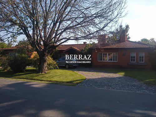 Casa · 243m² · 5 Ambientes · 1 Cochera