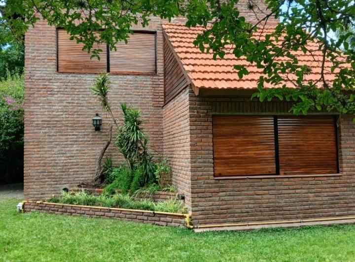 Casa · 160m² · 5 Ambientes · 3 Cocheras