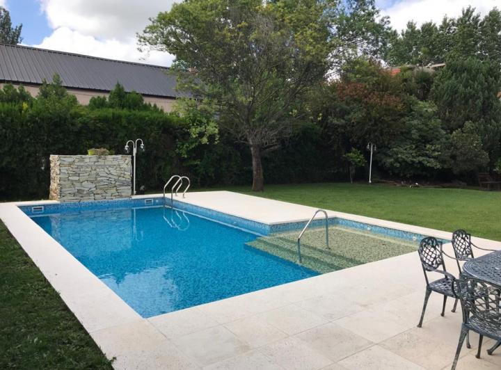 Casa · 300m² · 6 Ambientes · 4 Cocheras