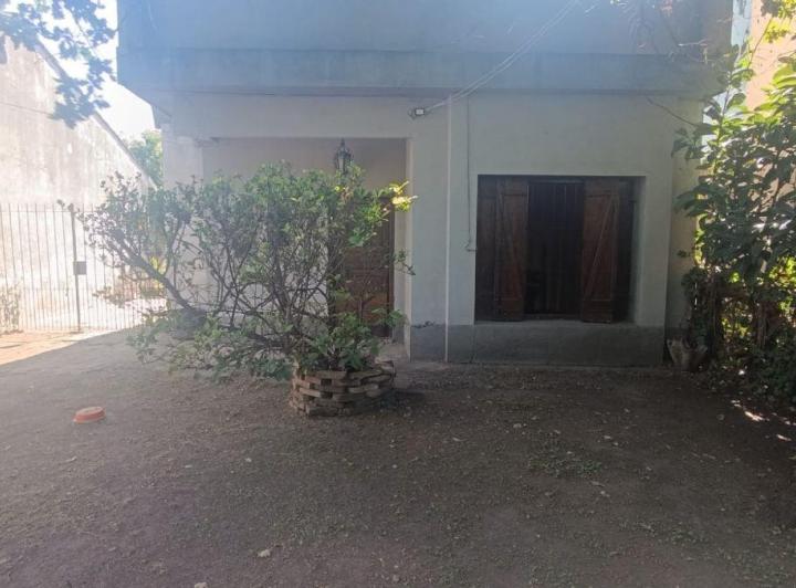 Casa · 46m² · 2 Ambientes · 4 Cocheras