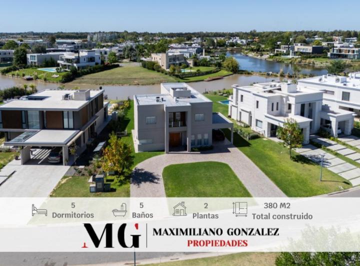 Casa · 360m² · 8 Ambientes · 4 Cocheras
