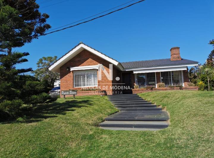Casa · 90m² · 5 Ambientes · 1 Cochera