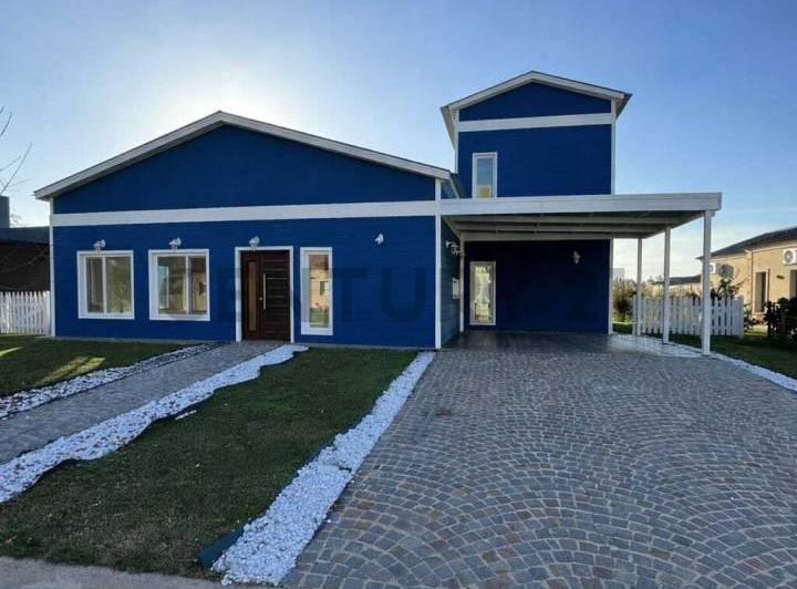 Casa · 210m² · 5 Ambientes · 1 Cochera