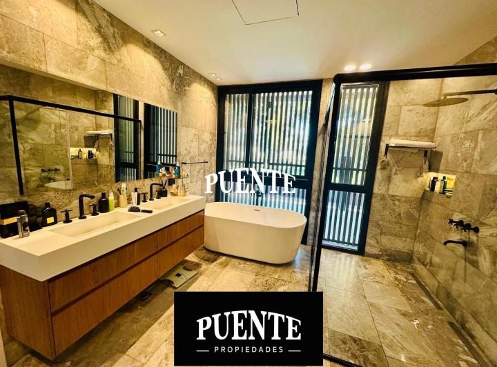 Casa · 265m² · 5 Ambientes · 2 Cocheras