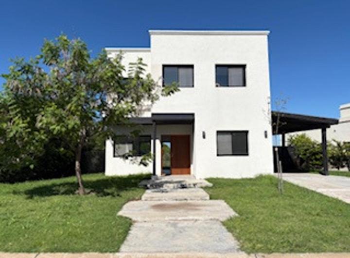 Casa · 127m² · 4 Ambientes · 1 Cochera