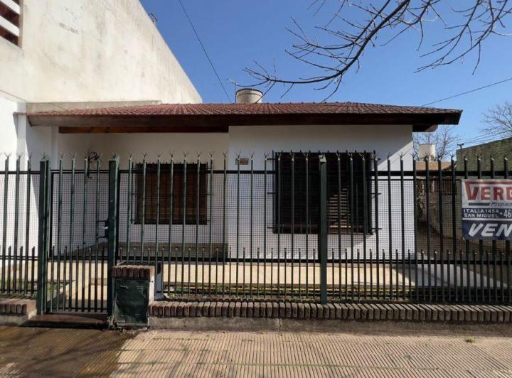 Casa · 60m² · 3 Ambientes · 2 Cocheras