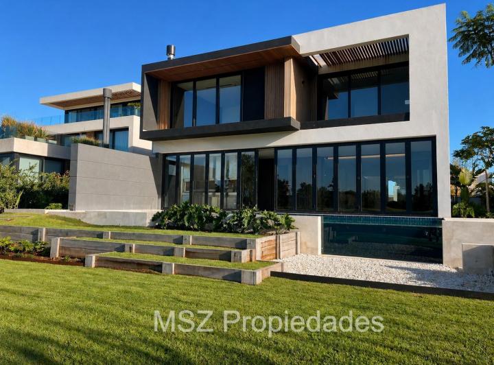 Casa · 530m² · 9 Ambientes · 2 Cocheras