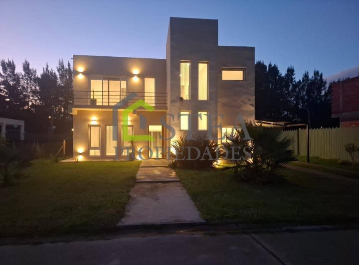 Casa · 150m² · 5 Ambientes · 2 Cocheras