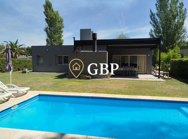 Casa · 150m² · 4 Ambientes · 2 Cocheras
