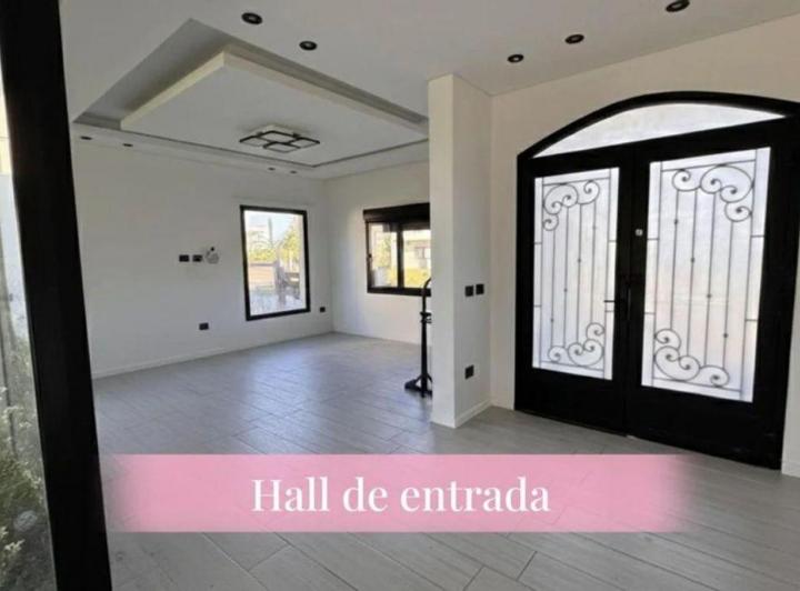 Casa · 322m² · 8 Ambientes · 1 Cochera