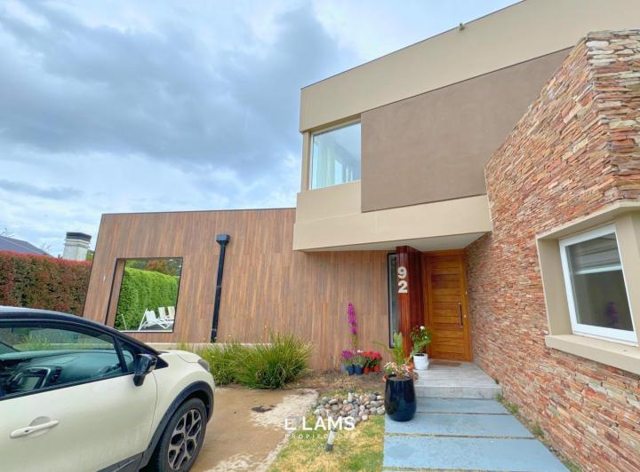 Casa · 180m² · 4 Ambientes