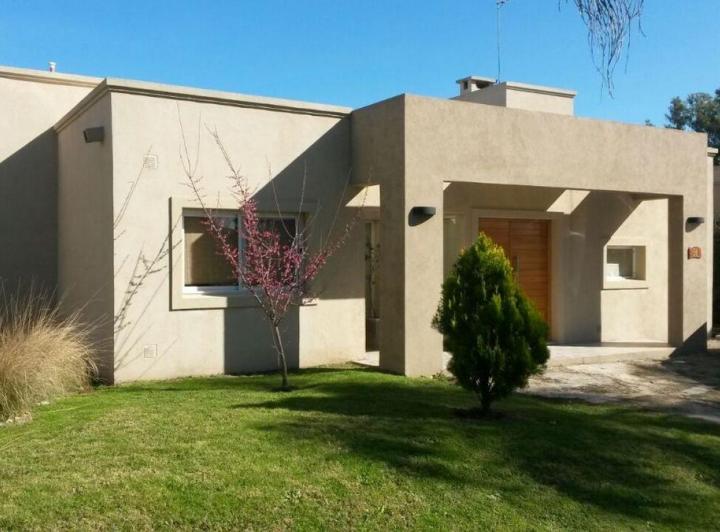 Casa · 108m² · 4 Ambientes · 2 Cocheras