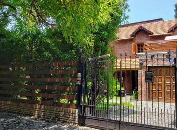 Casa · 250m² · 4 Ambientes · 2 Cocheras