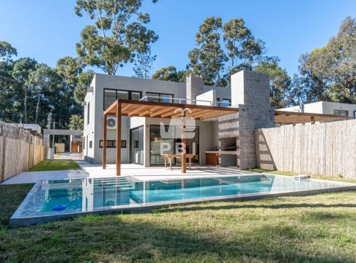 Casa · 165m² · 5 Ambientes · 1 Cochera