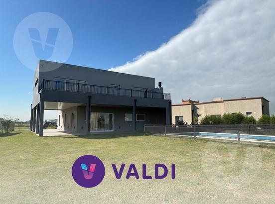 Casa · 235m² · 5 Ambientes · 2 Cocheras