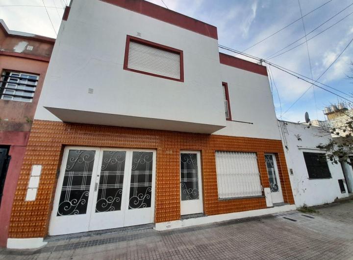 Casa · 75m² · 7 Ambientes · 1 Cochera