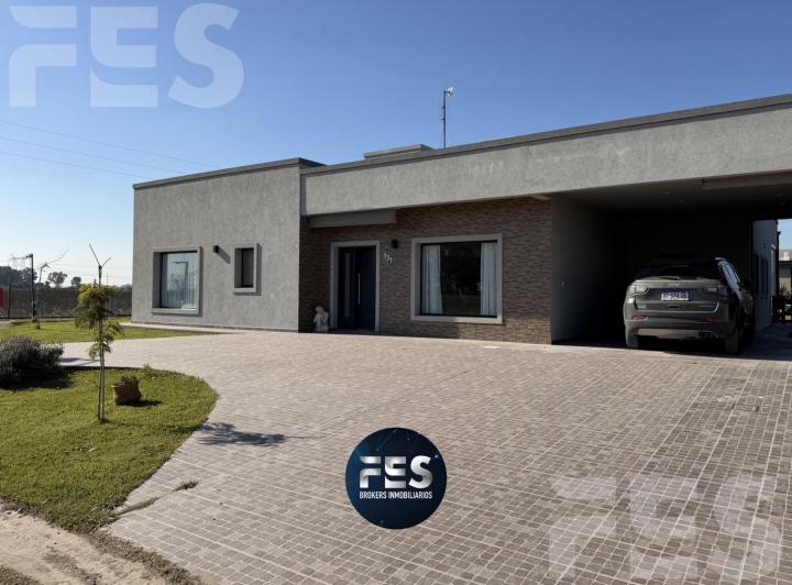 Casa · 206m² · 4 Ambientes · 6 Cocheras