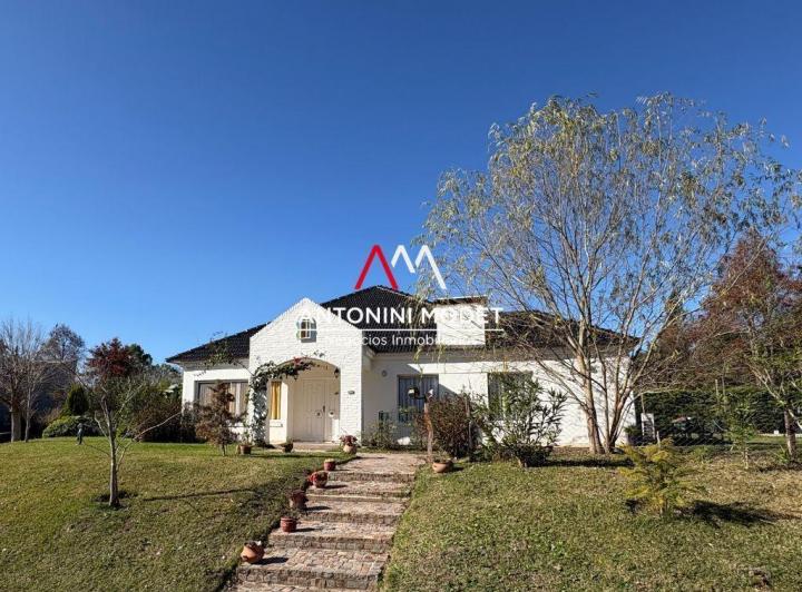 Casa · 190m² · 4 Ambientes · 2 Cocheras