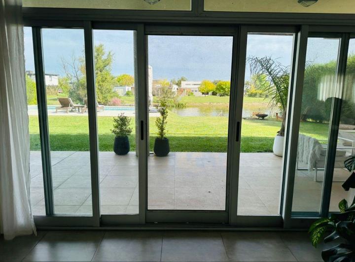 Casa · 320m² · 6 Ambientes