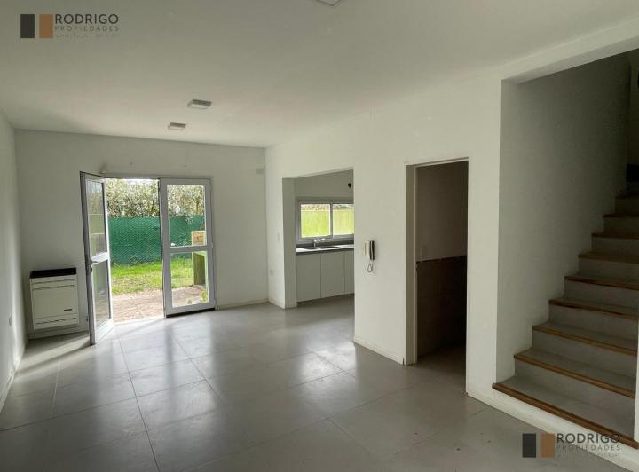 Casa · 94m² · 4 Ambientes · 2 Cocheras