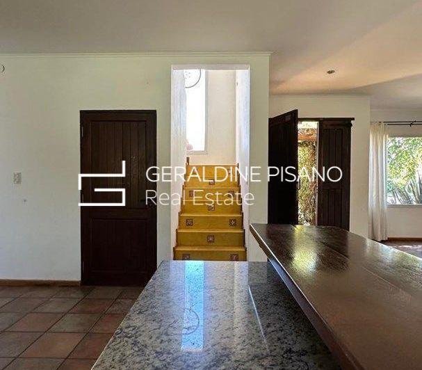 Casa · 220m² · 5 Ambientes · 1 Cochera