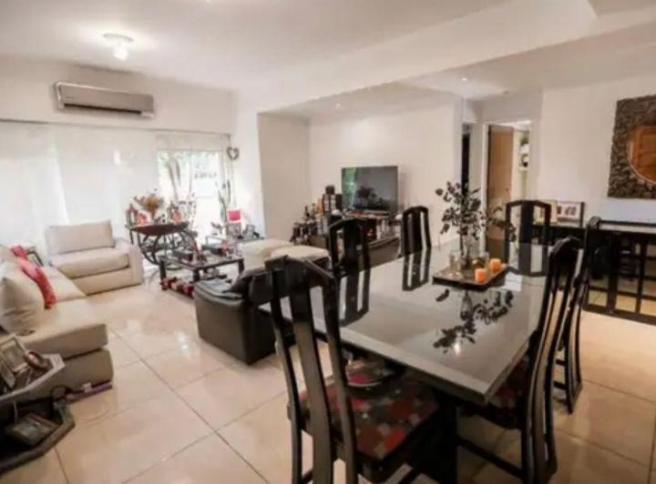 Casa · 250m² · 7 Ambientes · 3 Cocheras