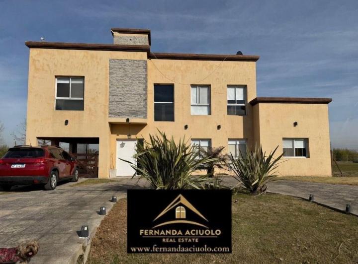 Casa · 1100m² · 4 Ambientes · 1 Cochera