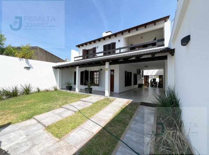 Casa · 256m² · 6 Ambientes · 3 Cocheras