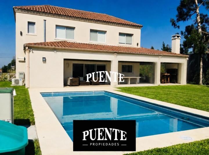 Casa · 691m² · 6 Ambientes · 1 Cochera