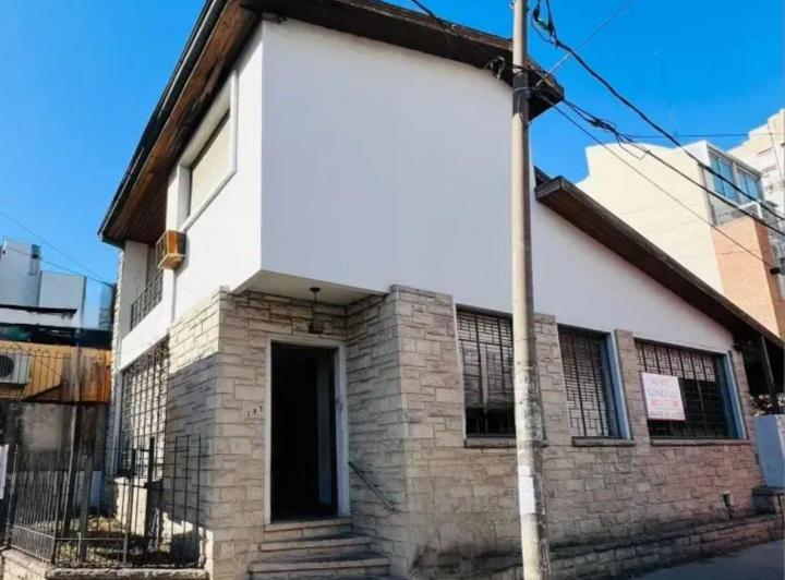 Casa · 180m² · 4 Ambientes · 1 Cochera
