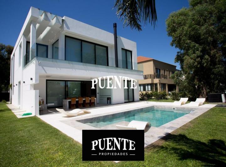 Casa · 290m² · 6 Ambientes · 10 Cocheras