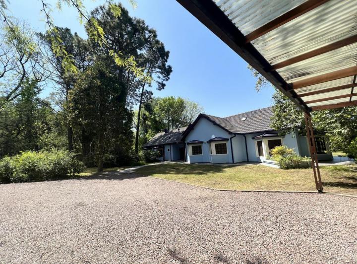 Casa · 340m² · 7 Ambientes · 3 Cocheras
